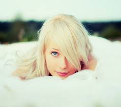 فتاة شقراء حلوة الخلفية تحميل إلى هاتفك النقال من Phoneky