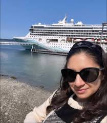 Welcome to Romantics! A community of hopeless romantics, where we share  love quotes, relationship advice and help each other. Ask your questions  and invite your friends to be a part of our