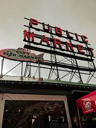 Pike place market winter flowers. Pike Place Market At Christmas 10 Things To Do Wanderbig Com
