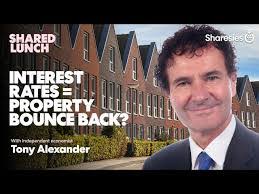 Jonathan Oram's Instagram, Twitter & Facebook