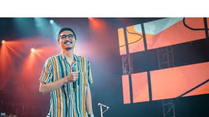 Jalan inikan membantu hari esok siapa yg tahu kata ibu dengar sahaja cerita hanya kita berdua. Lirik Lagu Pagi Yang Menakjubkan Sheila On 7 Lengkap Hey Semua Orang Teriaklah Di Telingaku Tribun Jogja