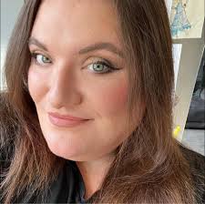 Hi everyone, I got myself this colouring book recently and started with  some of my favourite pictures but I have a question about how everyone gets  their colours to blend nicely? I've