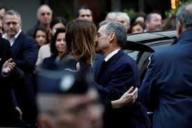 Nicolas Sarkozy shares last kiss with Carla Bruni as he leaves home to  begin five-year prison sentence | The Independent