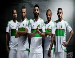والصبي في ثوب واحد، ويباح في ثلاثة، والصغيرة في قميص ولفافتين. Ù‚Ù…ÙŠØµ Ø§Ù„Ù…Ù†ØªØ®Ø¨ Ø§Ù„Ø¬Ø²Ø§Ø¦Ø±ÙŠ Ø§Ù„Ø¬Ø¯ÙŠØ¯ ÙŠØ¸Ù‡Ø± ÙÙŠ ØªØ³Ø±ÙŠØ¨ Ù…Ø¹ 5 Ù„Ø§Ø¹Ø¨ÙŠÙ† Ø§Ù„ÙŠÙ…Ù† Ø§Ù„ÙŠÙˆÙ…