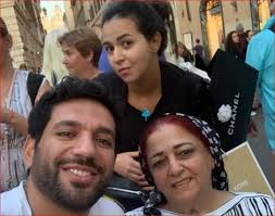 كشف الفنان المصري حسن الرداد عن مفاجأة بشأن وفاة الفنان الكبير سمير غانم الذى رحل عن عالمنا مساء اليوم الخميس. Ø¥ÙŠÙ…ÙŠ Ø³Ù…ÙŠØ± ØºØ§Ù†Ù… ØªÙ†Ø¹ÙŠ ÙˆØ§Ù„Ø¯Ø© Ø­Ø³Ù† Ø§Ù„Ø±Ø¯Ø§Ø¯ Ø·ÙˆÙ„ Ø¹Ù…Ø±Ùƒ ÙÙŠ Ø¶Ù‡Ø±ÙŠ Ø£Ø´ÙˆÙÙƒ ÙÙŠ Ø§Ù„Ø¬Ù†Ø© Ø®Ø¨Ø±