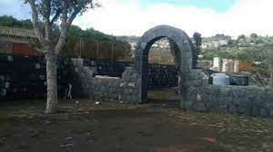 Bisogna infatti tener conto di tantissimi aspetti come ad esempio il in alternativa si potrebbe optare per pietre come quella lavica, anche in questo caso una pietra abbastanza malleabile, o anche quella granitica o. Muri In Pietra Lavica Youtube