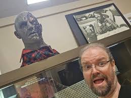 To anyone who goes to or went to a horror con: I am going to one at the end  of the month and if Anyone knows, if I were to pay for