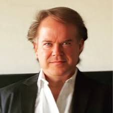 Superstar Leasing Consultants at Villas Fashion Island! Megan Harm and Casey  Canales. Breaking all the records in Sales.