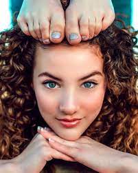 She was a golden buzzer recipient on america's got talent's 11th season in 2016, made many appearances on the ellen degeneres show and was nominated for a streamy award in 2017 and 2020. Book Sofie Dossi With Celebrity Booking Agency Breakthrough Xclusive