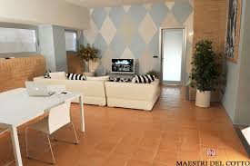 Quando si decide di arredare una casa si deve tener conto di quelli che sono i nostri sogni, di ciò che desideriamo realizzare per vivere al meglio gli spazi come sempre sognato. Pavimento In Cotto E Arredamento Moderno