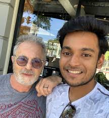 Justin Weekes's Instagram, Twitter & Facebook