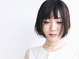 一気に垢抜け顔 フレンチボブ で作るパリジェンヌスタイル キナリノ フレンチボブ ショートボブ 黒髪 ボブ