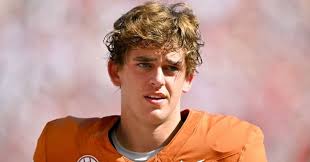 Matt Leinart suggests that Arch Manning might be dealing with an injury