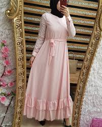 Pembe Elbisenin Ustune Hangi Renk Sal Gider Kadin Blogu Pembe Elbiseler Elbise Moda Stilleri
