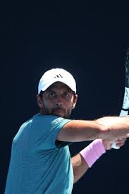 10 against 1 and for sure they must feel very brave ,strong and bad asses the 10 of them. Fernando Verdasco Tennis Magazin