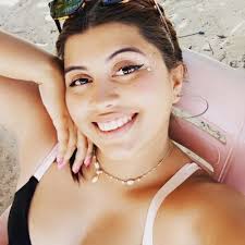 Lorena Briceño (@LoreBriceno)