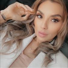 Natalie Renaud's Instagram, Twitter & Facebook