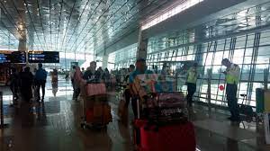 Kalau disapa ramah sejak di bandara, maka seluruh wajah indonesia akan ramah dan baik, ungkapnya. Porter Bandara Pilih Angkat Barang Pemudik Saat Lebaran