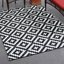 Shop outdoor rugs for your patio or deck. Mainstays 5 X7 Green Palm Leaf Plastic Polyweave Outdoor Rug Walmart Com Walmart Com