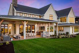 Find small open floor plans with wrap around porch, one story ranch style homes, large 2 story 5 bedroom designs & more! Modern English Farmhouse Hillsboro Oregon Landhausstil Hauser Portland Von Westlake Development Group Llc Houzz