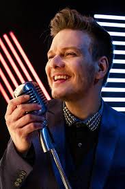 Antes de arrebatar multidões em seus shows, wesley safadão, de 27 anos, nem sonhava em ser cantor. Invicto No The Voice Brasil Michel Telo Revela Sua Maior Vitoria Pela Primeira Vez Passo Os Fins De Semana Com A Familia Tv E Lazer Extra Online