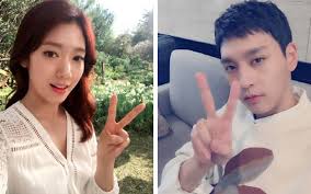 The two artists are said to have been secretly dating at venues near their home, hanging out with their friends. Park Shin Hye And Choi Tae Joon Are Dating