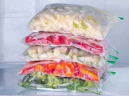 Kış için mutfak hazırlıkları listesinde nelerin olduğu, tabii ki mevsim kadar, bulunduğumuz yerin geleneklerine, iklim özelliklerine ve söz konusu olan evin ihtiyaçlarıyla hazırlığı yapacak olanın beceri düzeyine bağlıdır ama genellikle geçerli olan ve çoğunu hâlâ sürdürmekte olduğumuz bazı hazırlıkları. Yaz Sebzelerini Kislik Olarak Saklamak Ht Gastro