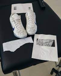 One shoe said, to the young one, and the next one was two book, be legendary. Dime On Twitter Kobe Bryant Signed Shoes For Devin Booker Back In 2016 And Told Him To Be Legendary Today Devin Booker Reveals A New Be Legendary Tattoo Https T Co Fsrfklzaod