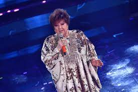 You can get the orietta berti look sanremo 2021 here. Orietta Ma Non Dovevi Mettere La Pelliccia Rossa La Berti Cambia Abito Per La Finale Di Sanremo