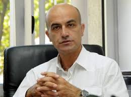 Željko rutović i neđeljko mumin proglašeni su u ponedeljak krivim pred višim sudom u beogradu za prebijanje predraga rankovića peconija, vlasnika televizije hepi, u hotelu prag marta 2017. Zeljko Rutovic Repriza Brutalne Velikosrpske Retorike I Politike Novine Niksica