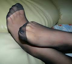 パンストつま先フェチ画像！透けて見える女性の足指 - 性癖エロ画像 センギリ