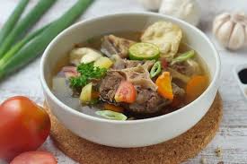 Isian sop manten adalah ayam, wortel, kapri, kembang kol, kentang, jamur putih dan jamur kuping. Resep Membuat Sop Buntut Yang Enak Dan Bikin Nagih