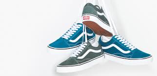 Using two different colored laces in each shoe can be a great way to add some color to your vans. Ehugztrazoyplm
