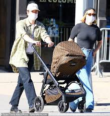 Don't forget to only send him love and pride. Chloe Sevigny Already Looks Slender Six Months After Welcoming Baby Vanja Aktuelle Boulevard Nachrichten Und Fotogalerien Zu Stars Sternchen