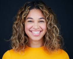 Amari Roberts's Instagram, Twitter & Facebook