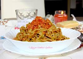 Tagliatelle fatte in casa a mano passo dopo passo da una ricetta di mia nonna, casalinga e contadina, dall'impasto allo stendere la sfoglia e tagliare per realizzare le tagliatelle da cucinare come più ci piace. Calendario Del Cibo Italiano Tagliatelle Verdi Con Il Mio Ragu Alla Bolognese Scelgo Un Libro Per Bambini Con La Pancia Piena