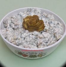 În acest timp, se pregăteşte sosul bechamel. Salata Cu Piept De Pui Si Ciuperci BunÄƒtÄƒÈ›i Din BucÄƒtÄƒria GicuÈ›ei