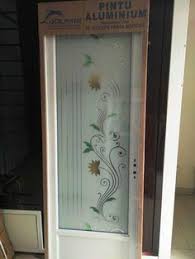 Cara membersihkan pintu kamar mandi aluminium yang sangat mudah juga menjadi salah satu alasan mengapa banyak orang menggunakannya. 27 Desain Pintu Kamar Mandi Pvc Kayu Aluminium Kaca Ideas Kamar Mandi Kayu Door Design