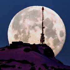 Vollmond, was ist das genau? Vollmond Dinner Im Drehrestaurant Hoher Kasten