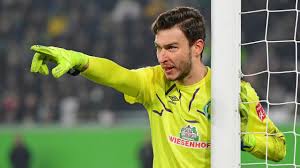 So hat jeder torwart handschuhe, die seinen ganz persönlichen. Werder Bremen Bleibt Jiri Pavlenka Auch Bei Abstieg Torwart Werder Bremen Bremen