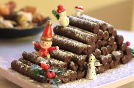 10 Decorations De Buches De Noel Que Vous Aurez Terriblement Envie D Essayer Buche De Noel Originale Recette Buche De Noel Buche De Noel