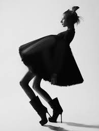 Black And White Fashion Photography Landscape 30 Stunning Fashion Photography Images For Inspiration With Images Model Poses Photography Fashion Photography Fashion Model Poses