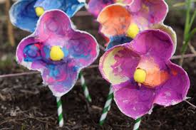 On vous félicite pour la belle fête de pâques. Un Bouquet De Fleurs A Partir D Une Boite D Åufs Un Jour Un Jeu