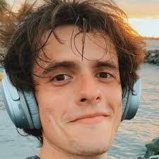 Alexander Cavanah's Instagram, Twitter & Facebook