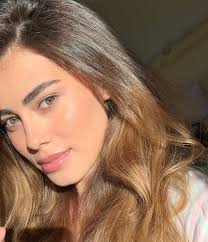 هي دي حكاية دورو الصيف دة و الجميلة ميرال ماهيليان هي سفيرة دورو الجديدة. 2 Jko1 V7xymem