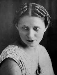 Julia de Burgos: De la “leyenda negra” y el cántaro roto de su canto