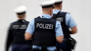 Nach den tödlichen schüssen auf zwei polizisten sind zwei tatverdächtige festgenommen worden. Schuld Am Tod Eines 59 Jahrigen Kolner Polizisten Suspendiert Korperverletzung Mit Todesfolge