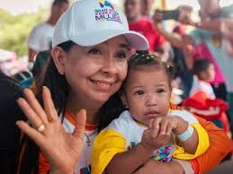 Niños, sonrisas y colores, así disfrutaron los más pequeños de la casa, el  Dia del Niño, bajo un ambiente de disfrute, cantos, magia y diversión.  Actividad que contó con estaciones de comida,
