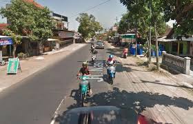 Kejadian Kocak Terekam Google Maps Pengendara Motor Ini Asik Main Hp Selanjutnya Bikin Sakit Badan Tribun Jambi
