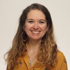 Kari Ennis's Instagram, Twitter & Facebook